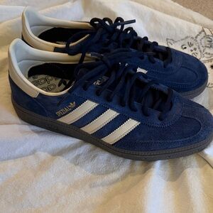 Adidas Spezial Men's Navy and White Sneakers. Mens size 6.